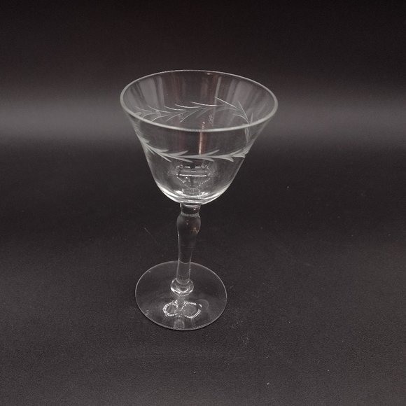 4 Etched Crystal Wine Glasses - Picture 6 of 11